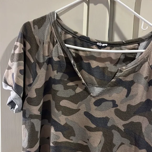 Size L Camo tee. Worn several times. Listing #4032 - Picture 2 of 3